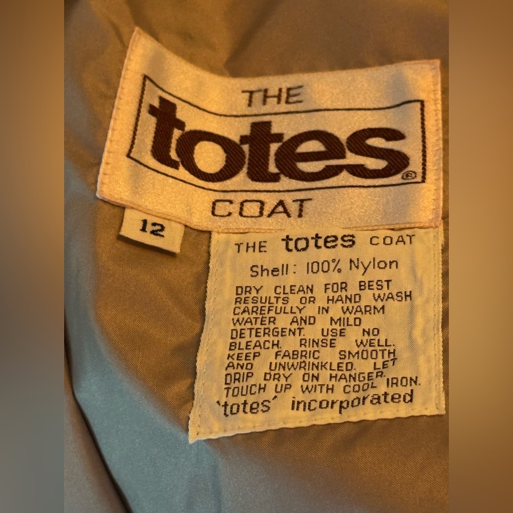 Totes Cream Hooded Trench rain coat. - Picture 7 of 8
